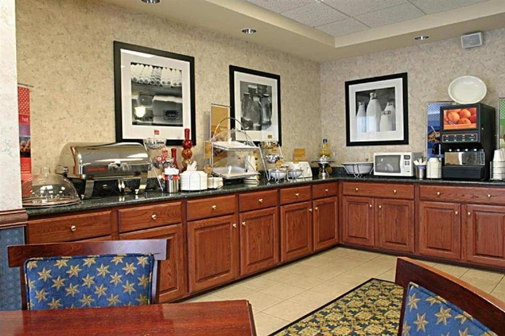 Hampton Inn Laporte La Porte Restoran gambar